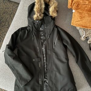 Black women’s winter coat / snowboarding jacket